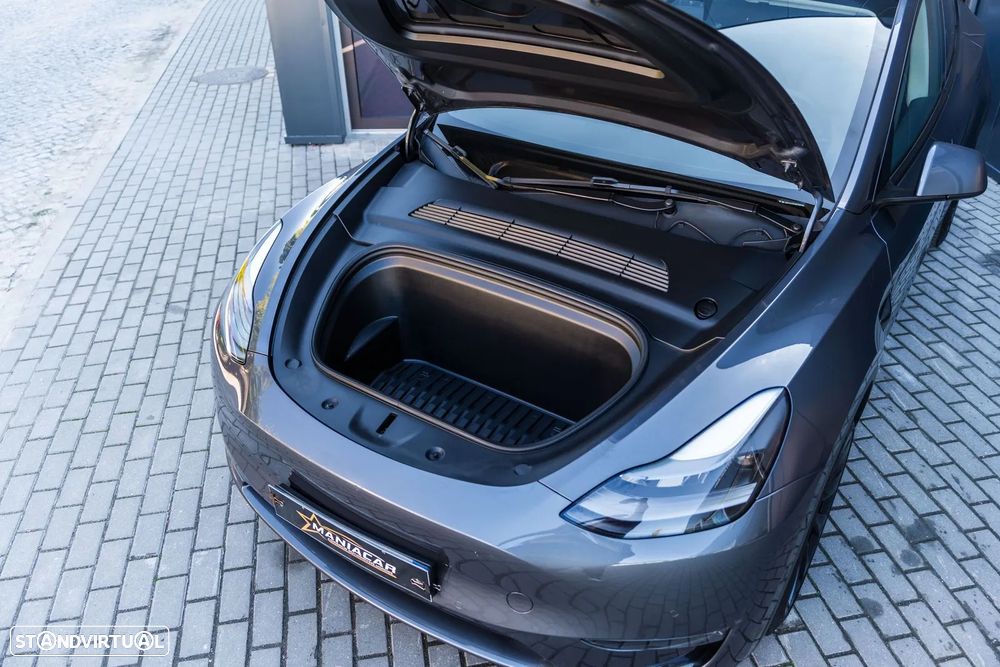 Tesla Model Y Long Range Dual Motor AWD - 32