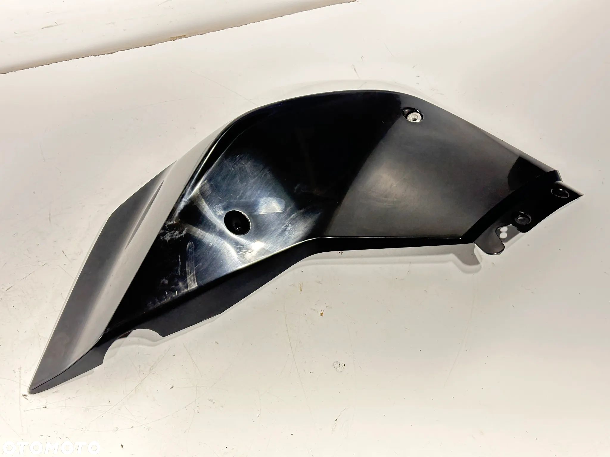 Boczek przód L Obudowa zbiornika  KTM Duke 690   12-15R - 1