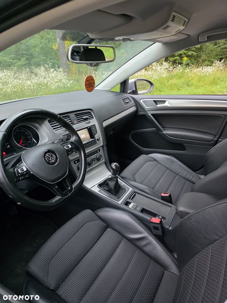 Volkswagen Golf - 10