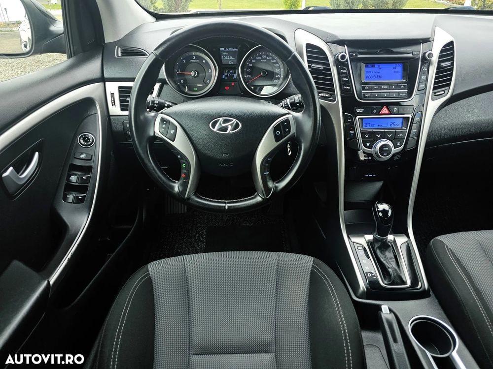 Hyundai i30 1.6 CRDI Automatik Trend - 9