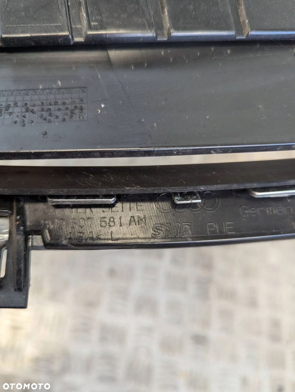 Audi A4 B9 8W 2019-2024 Kratka zaślepka halogenu lewa S-Line LIFT - 14