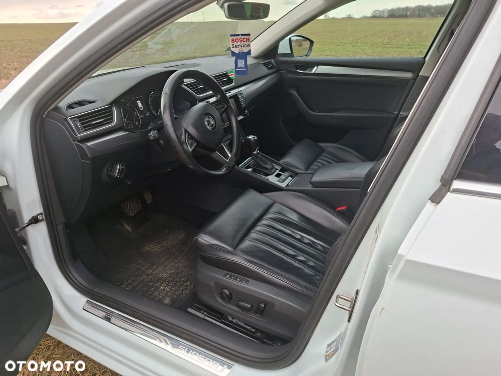 Skoda Superb 2.0 TDI DSG Premium Edition - 8