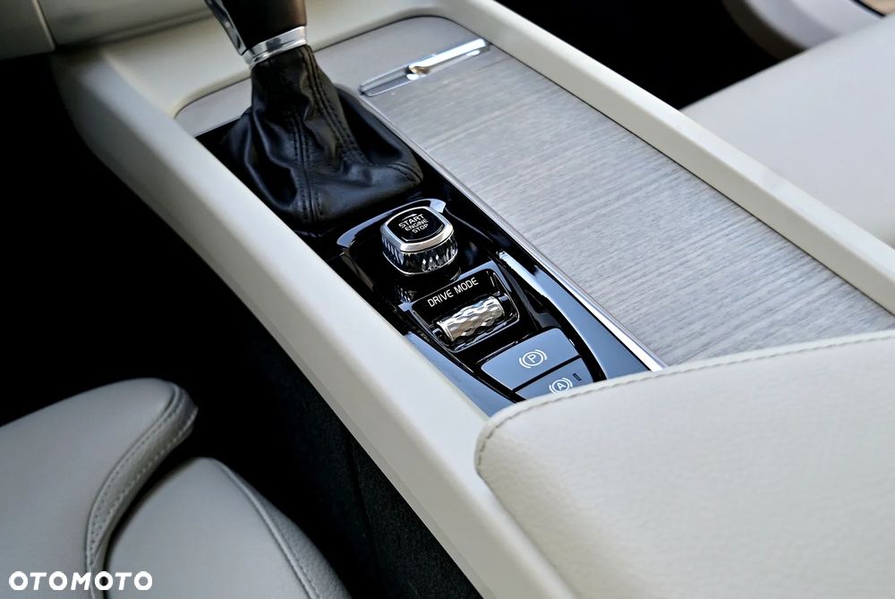 Volvo XC 60 D4 Geartronic Inscription - 25
