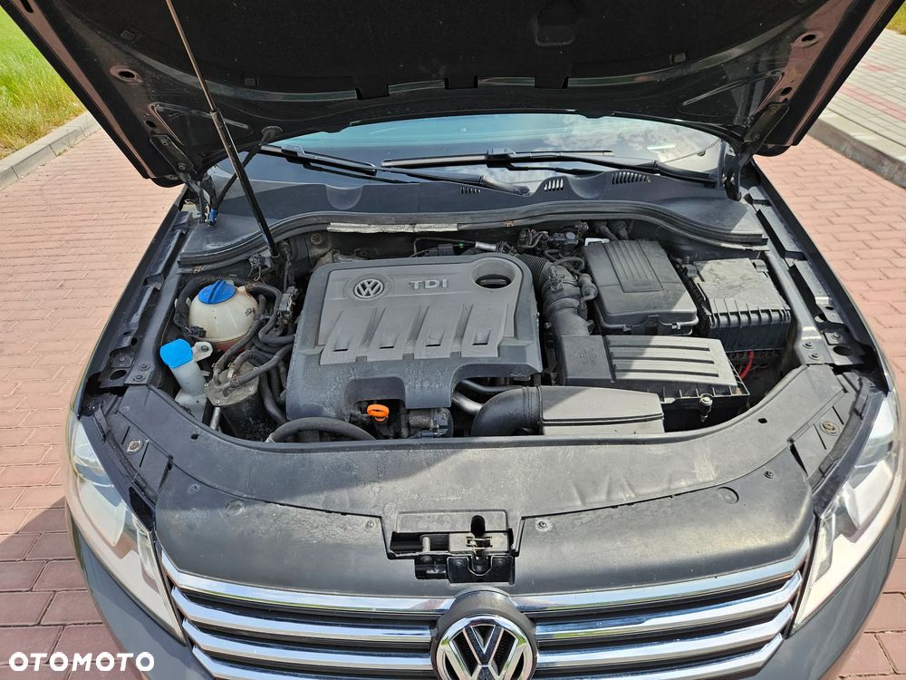 Volkswagen Passat 2.0 TDI Highline - 24