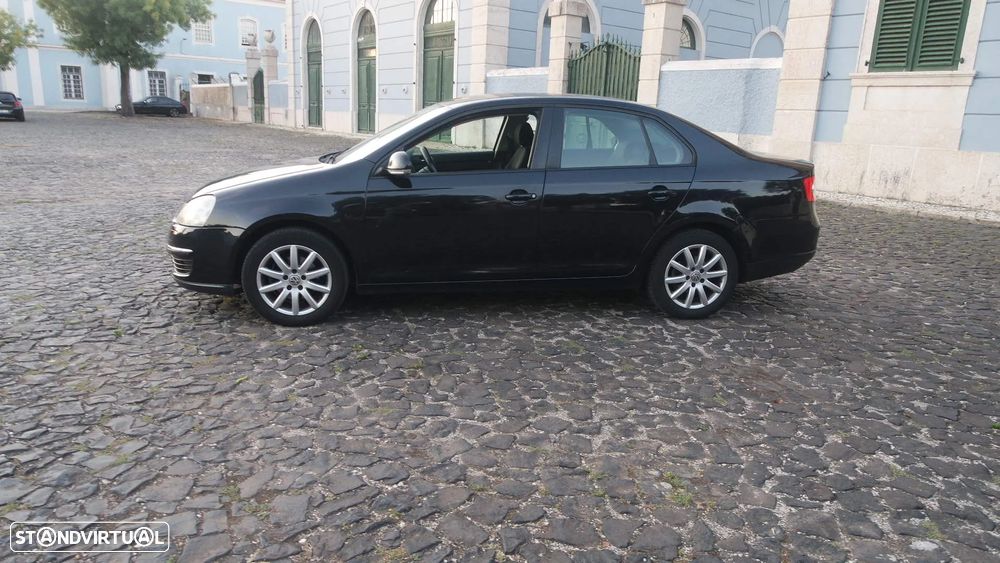 VW Jetta 1.6 TDi Confortline - 2