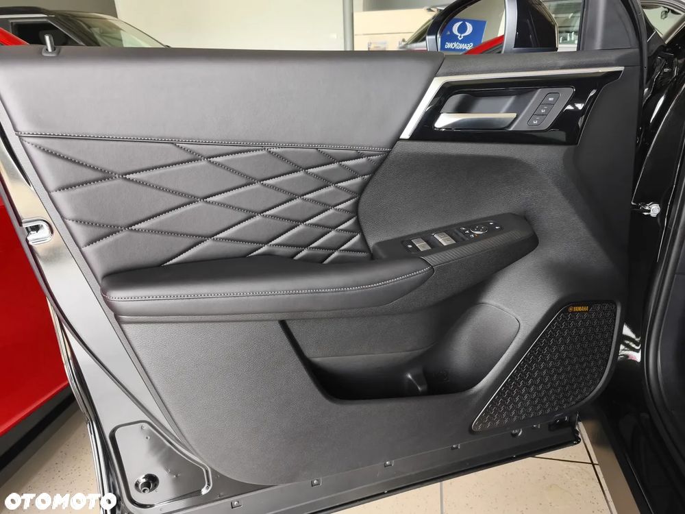 Mitsubishi Outlander Black Edition - 23