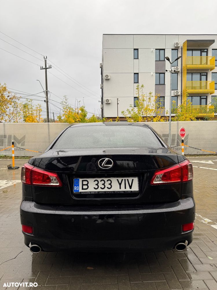 Lexus Seria IS 250 2.5 V6 Aut Luxury - 3