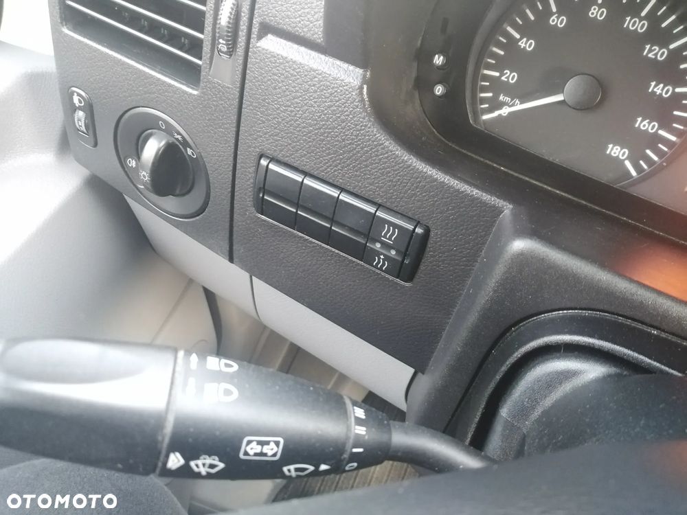 Mercedes-Benz Sprinter - 20