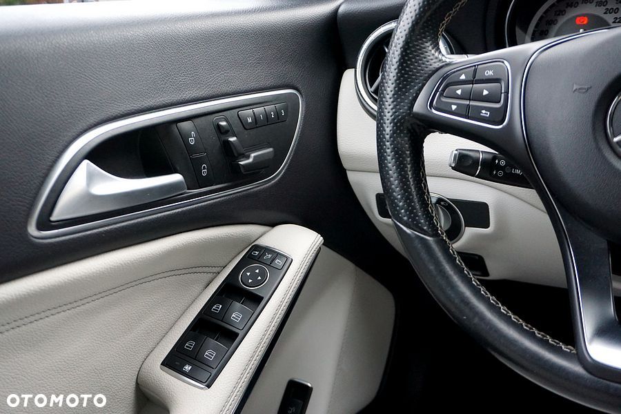 Mercedes-Benz CLA 180 Peak Edition - 35