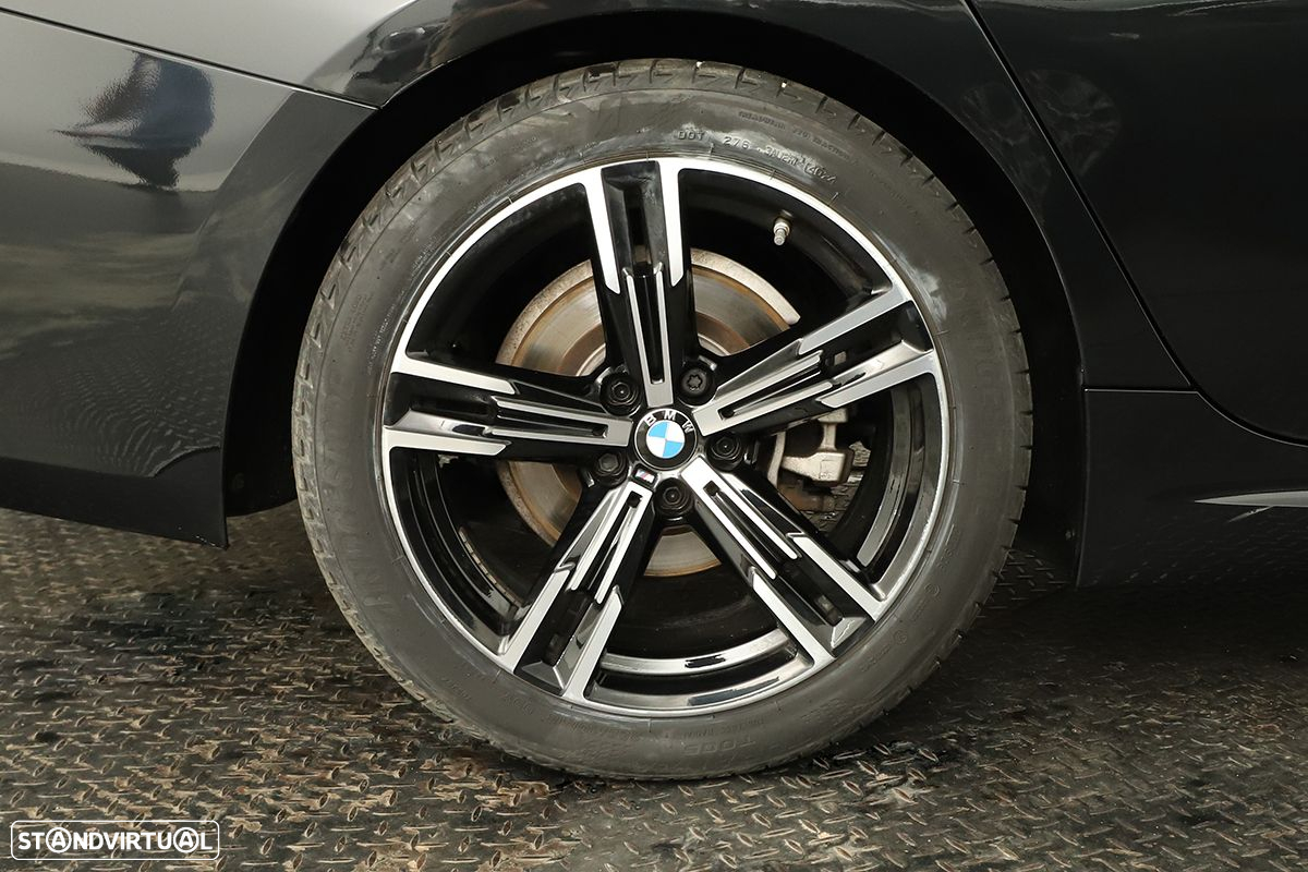 BMW 320 d Touring Pack Desportivo M Auto - 9