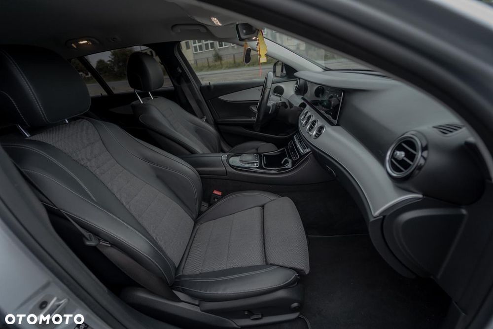 Mercedes-Benz Klasa E 220 d Avantgarde - 23