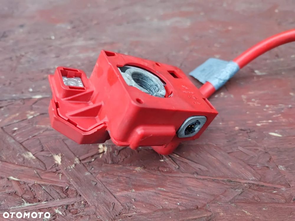 BMW E82 / E84 / E88 / E90 / E90 LCI / E91 / E91 LCI / E92 / E92 LCI. ORYGINALNA KOMPLENA KLEMA PLUSOWA O NR: 6 988 974 / 9 217 031 / 6 938 495 OEM. W BARDZO DOBRYM STANIE TECHNICZNYM. - 2