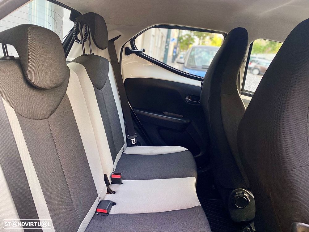 Toyota Aygo 1.0 X-Cite - 27