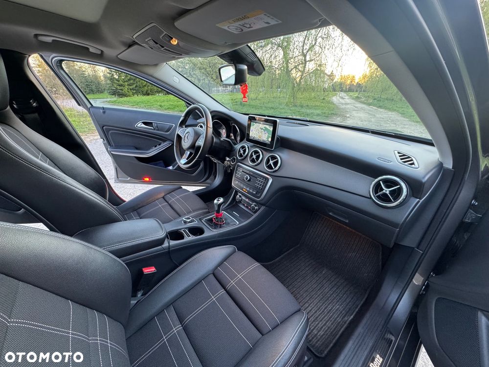 Mercedes-Benz GLA 200 Urban - 9