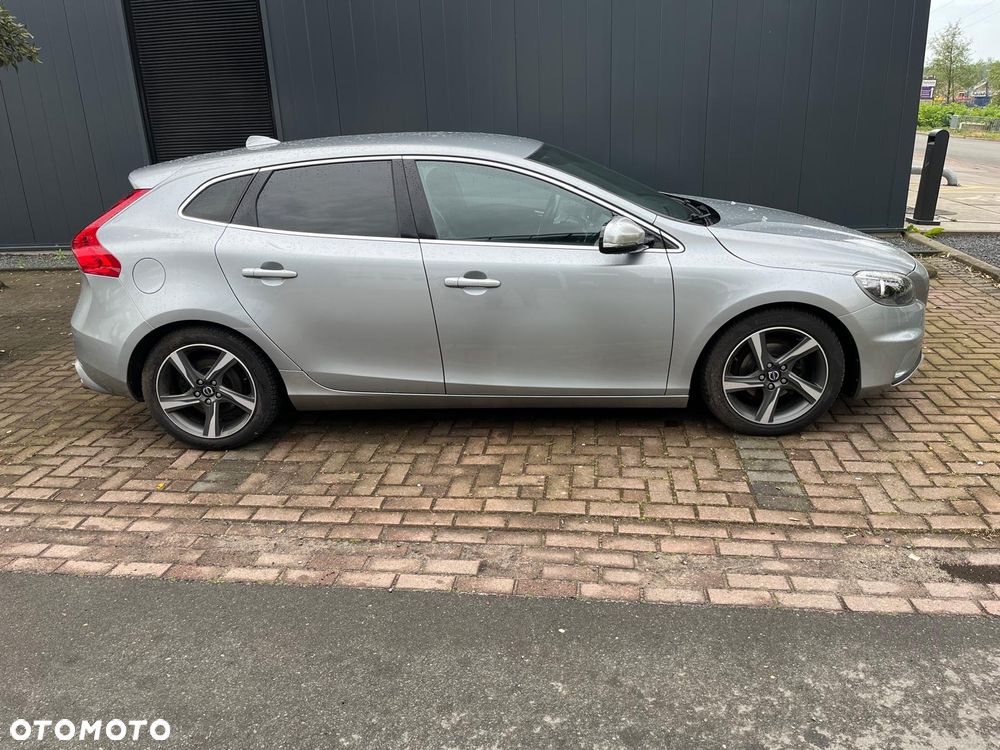 Volvo V40 D2 R-Design - 7