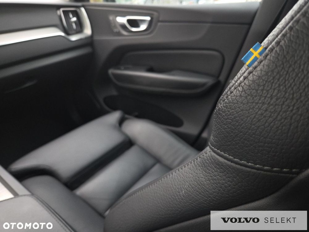 Volvo XC 60 B5 B AWD Plus Dark - 27