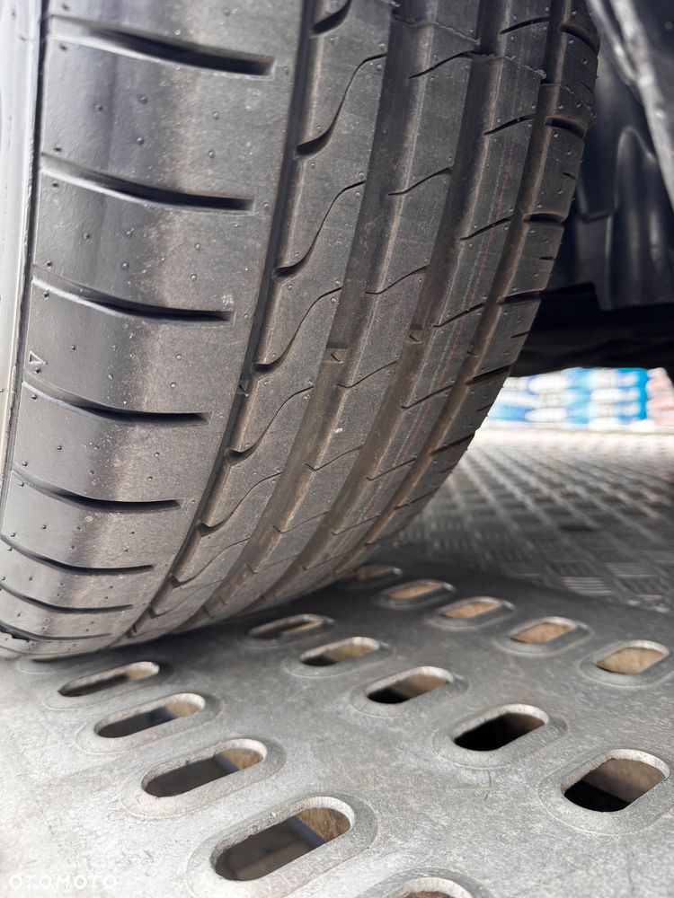 Ford Kuga 1.5 EcoBlue ST-LINE - 22