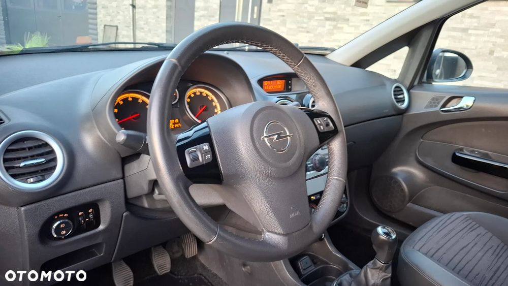 Opel Corsa 1.2 16V Cosmo - 18