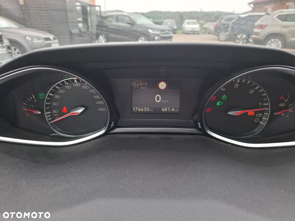 Peugeot 308 1.5 BlueHDi Allure S&S - 23