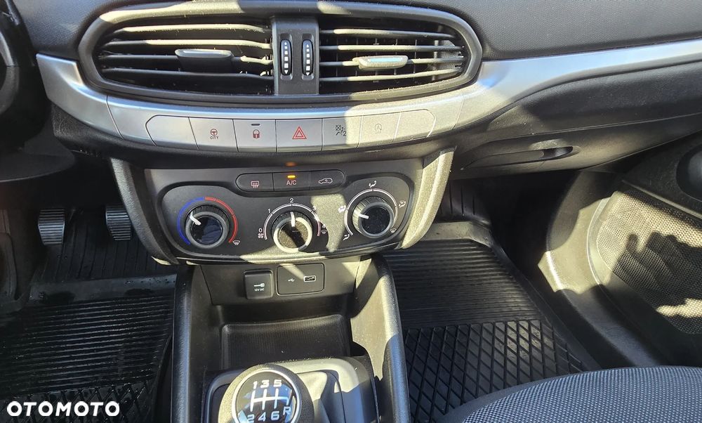 Fiat Tipo 1.4 16v Easy - 18