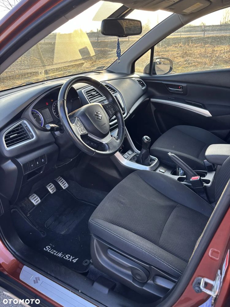 Suzuki SX4 S-Cross 1.0 T Comfort - 4