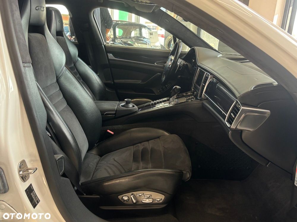 Porsche Panamera - 33