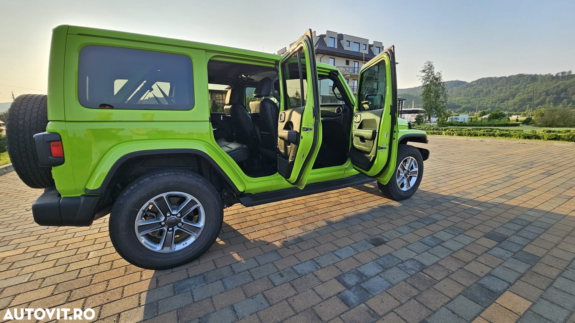 Jeep Wrangler Unlimited 2.0 Turbo AT8 Sahara - 17