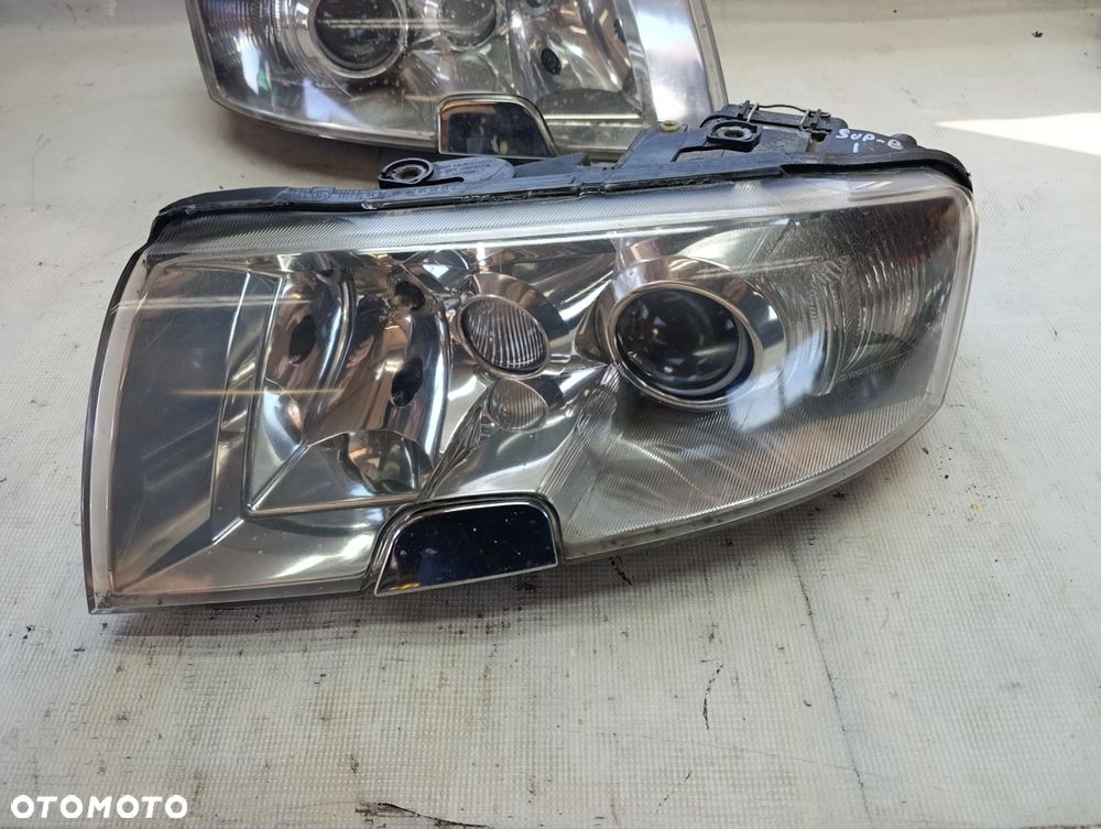 Superb lampa przednia przód LEWA Europa soczewka bez uszkodzeń Skoda - 1