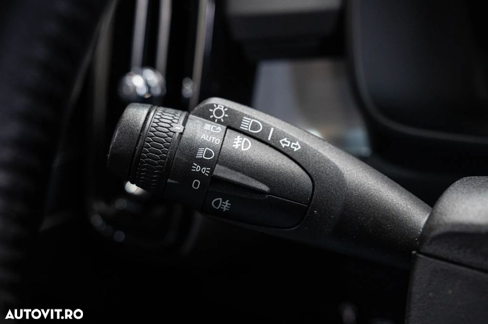 Volvo XC 40 T5 Twin Engine DKG Momentum Pro - 24