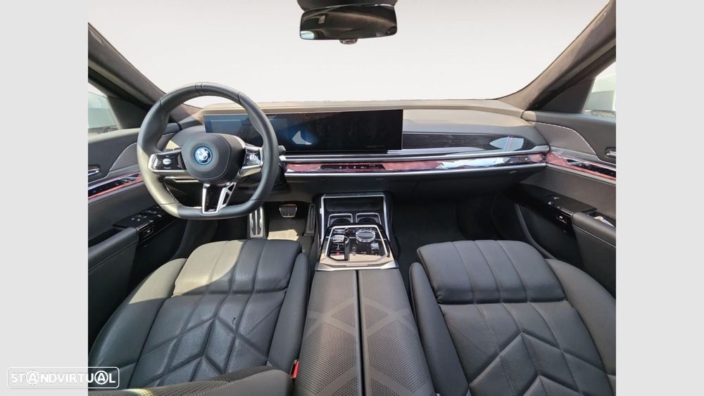 BMW i7 xDrive60 Pack Desportivo M - 13