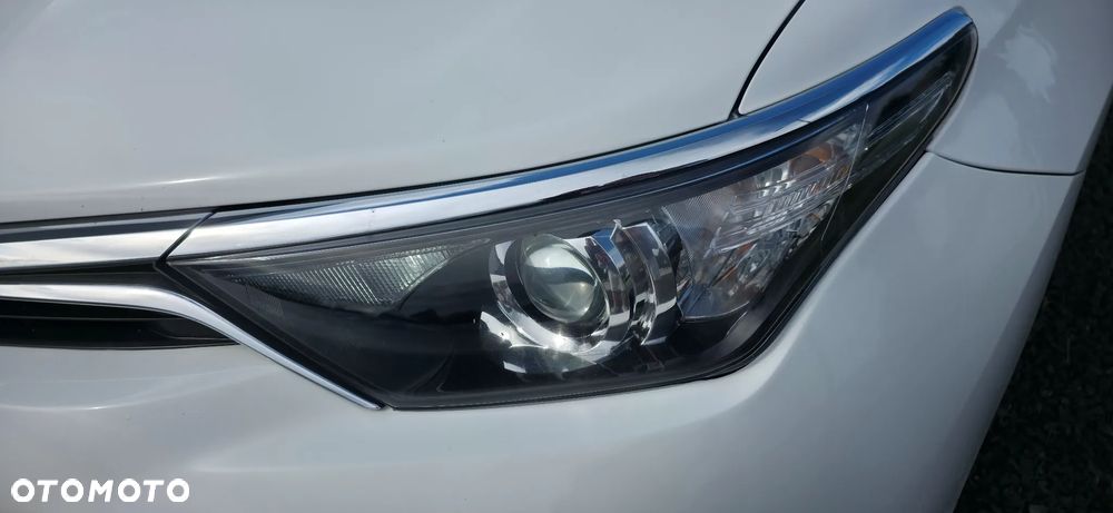 Toyota Auris 1.4 D-4D Premium - 3