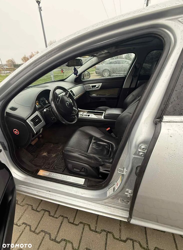 Jaguar XF 2.0 T Luxury - 6