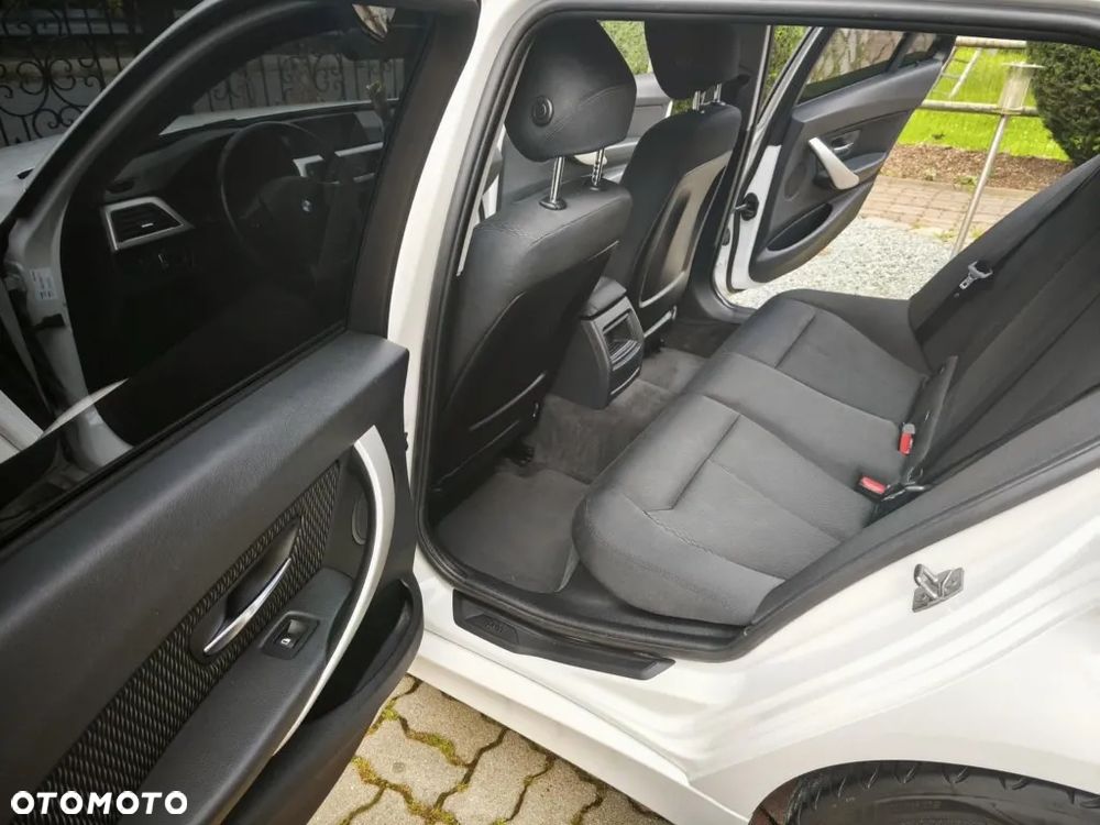 BMW Seria 3 318d Modern Line - 16
