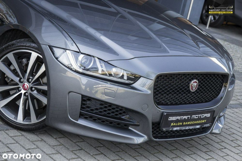Jaguar XE - 8