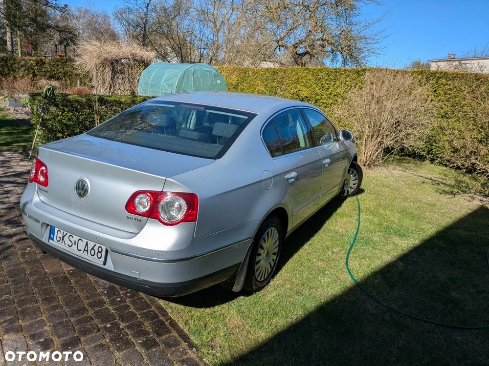 Volkswagen Passat 2.0 TDI Comfortline DSG - 5