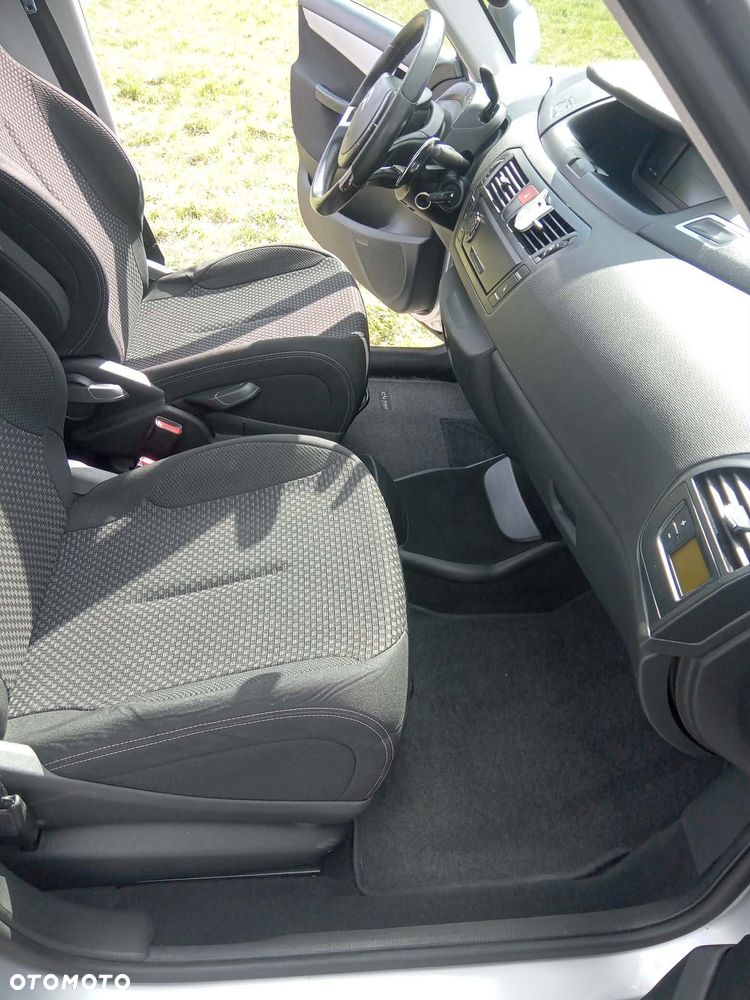 Citroën C4 Picasso - 9