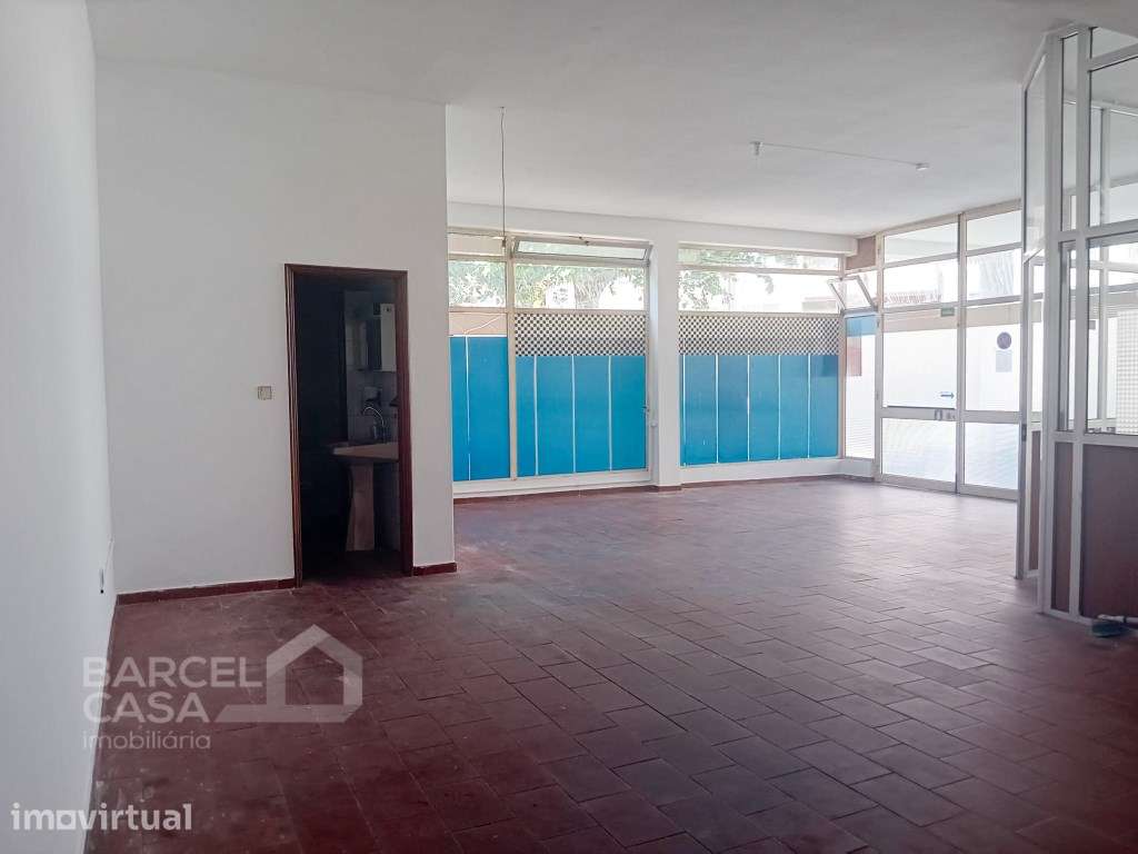 Loja c/ licença de comércio e serviços em Arcozelo - Barcelos - Grande imagem: 2/6