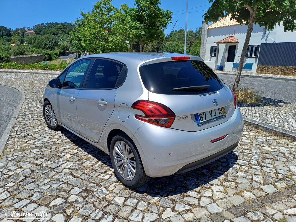 Peugeot 208 1.2 PureTech Signature - 4