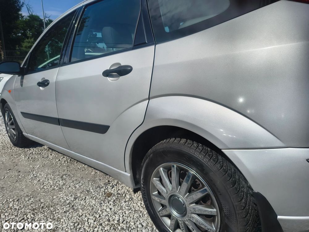 Ford Focus 1.6 Futura - 17