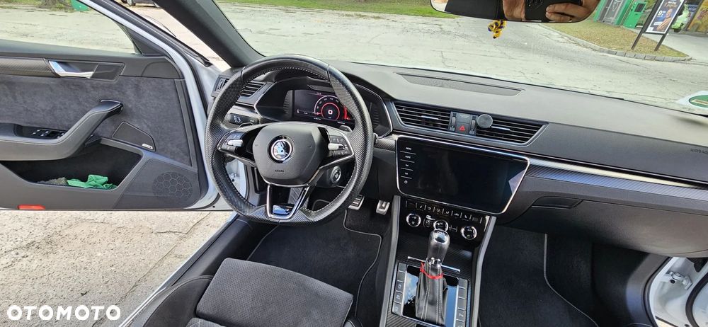 Skoda Superb 2.0 TDI DSG Sportline - 27