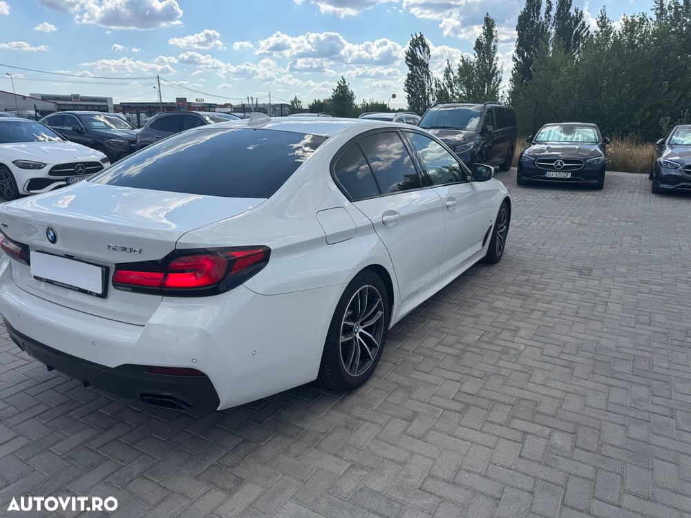 BMW Seria 5 530d xDrive AT MHEV - 13