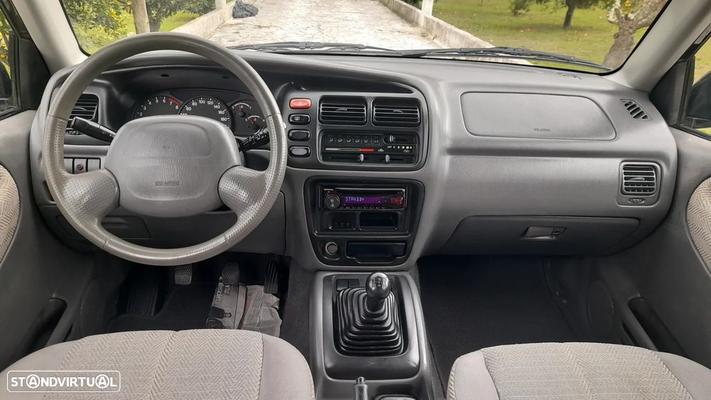 Suzuki Grand Vitara Metal Top 2.0 L - 18