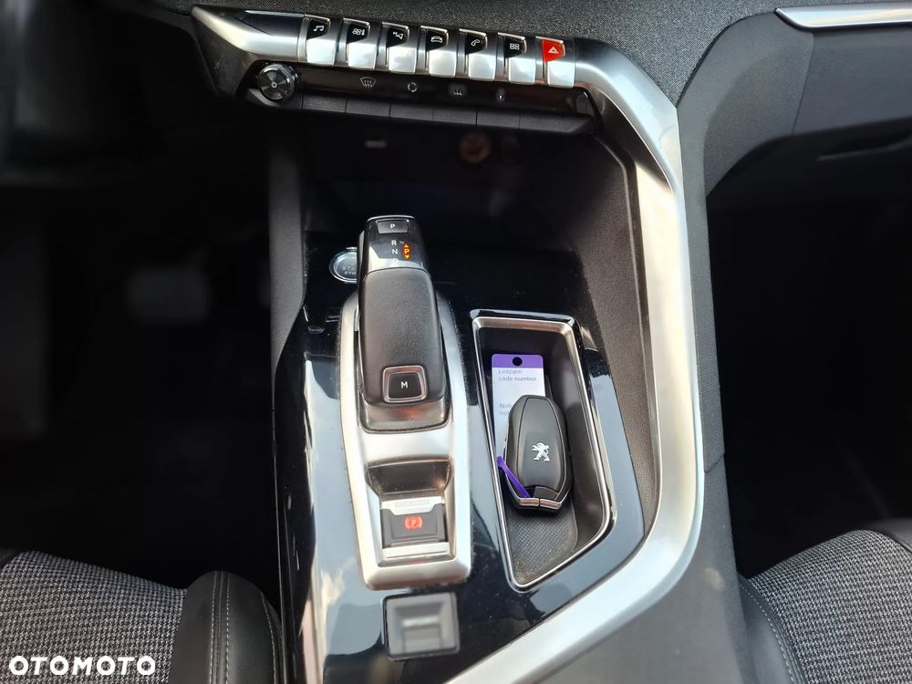 Peugeot 3008 PureTech 130 Stop & Start GPF Allure - 36