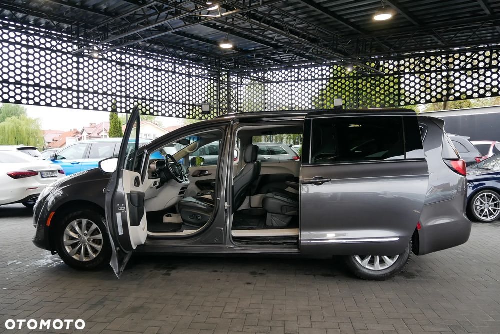 Chrysler Pacifica - 6