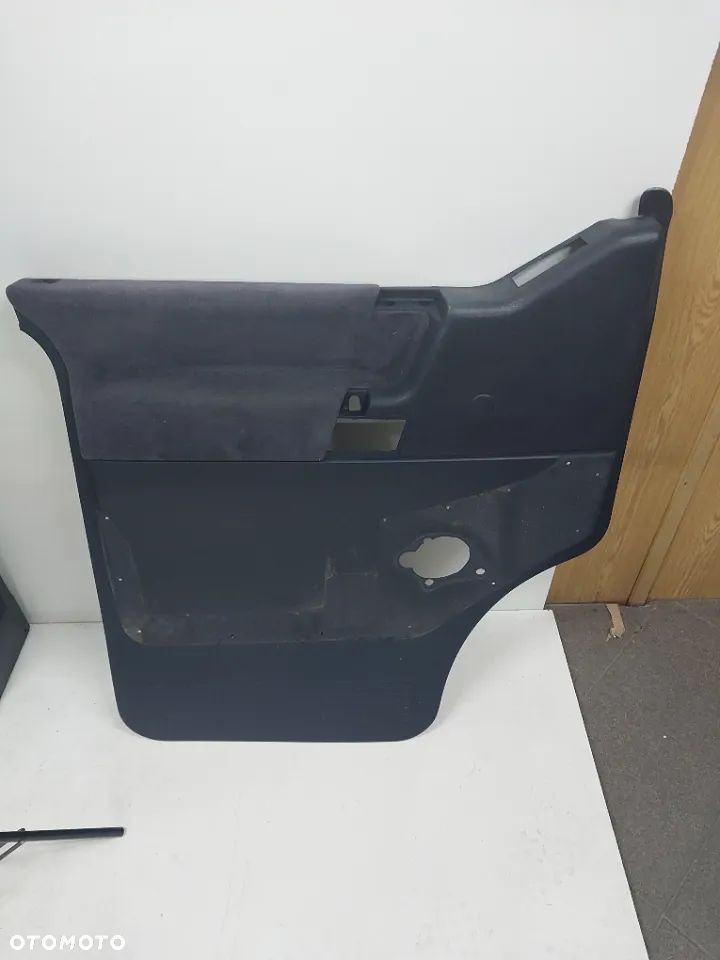 Boczek osłona drzwi lewe vw t4 uszkodzone - 1