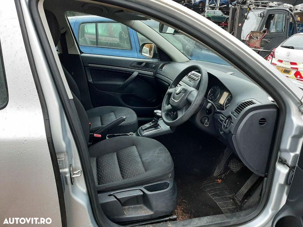 CD player Skoda Octavia 2 2009 Berlina 1.4 TSI - 8