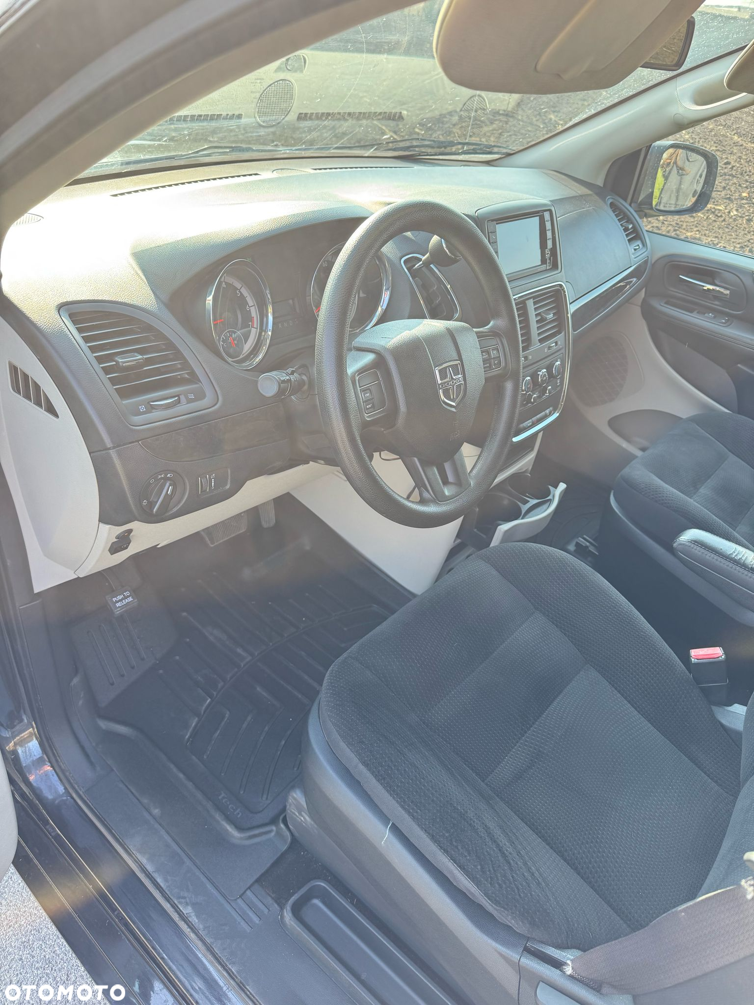 Dodge Grand Caravan - 13