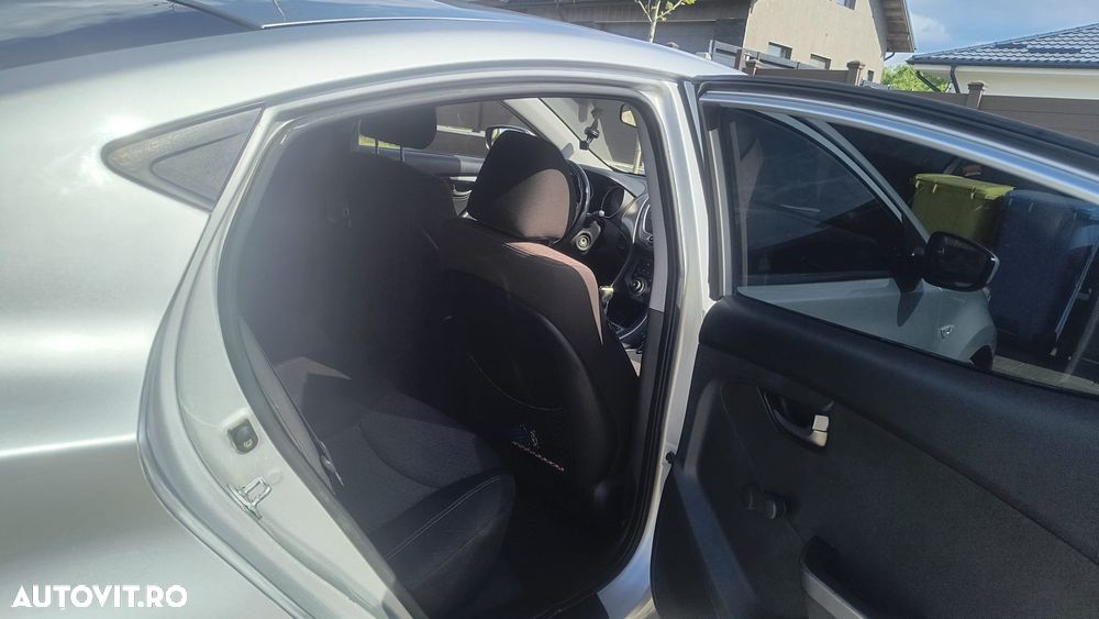 Hyundai Elantra - 5