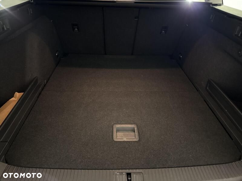 Volkswagen Passat 2.0 TDI EVO Business - 23