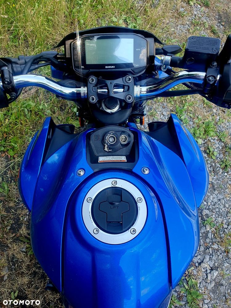 Suzuki GSX - 27